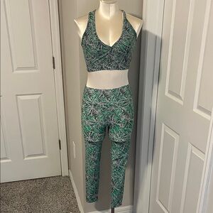Green leaf tropical /420 Patterned yoga pants cropped